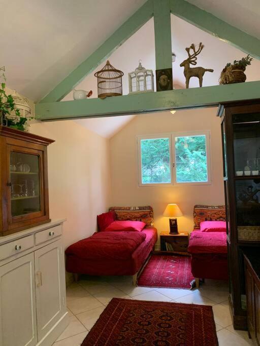 Maisonnette En Clairiere De Foret Gambais 外观 照片