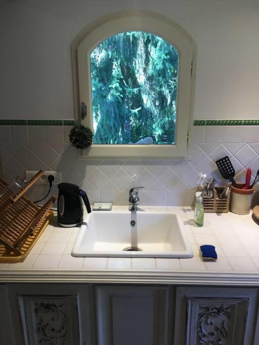 Maisonnette En Clairiere De Foret Gambais 外观 照片
