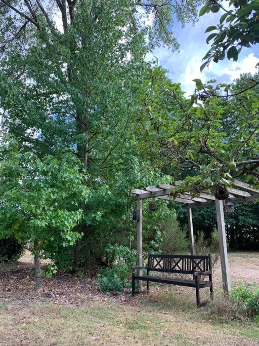 Maisonnette En Clairiere De Foret Gambais 外观 照片